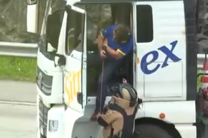 Bomba em caminhão que fechou rodoanel por 5 horas era falsa, diz PM. Imagem: Reprodução TV Globo