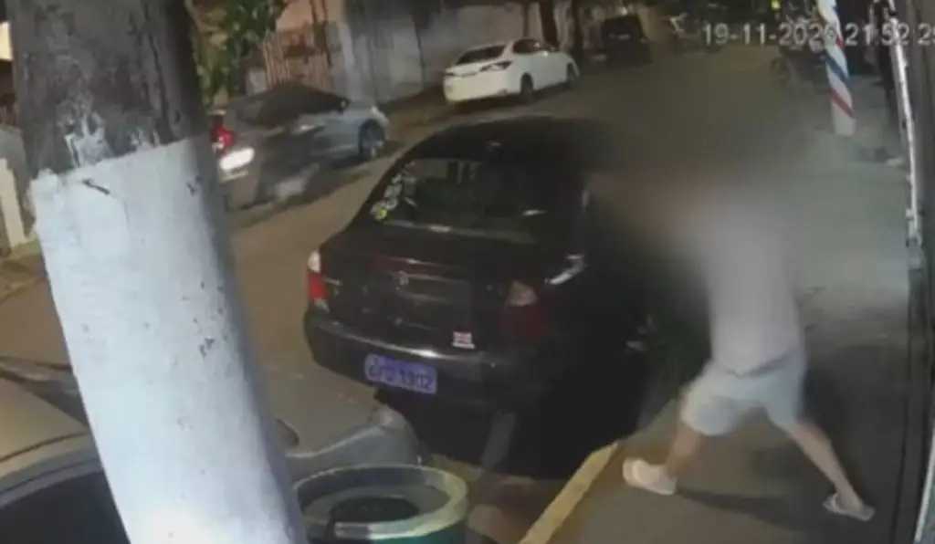 Policial Civil leva tiro de bandido durante passeio com cachorros no Brooklin. Imagem: Reprodução