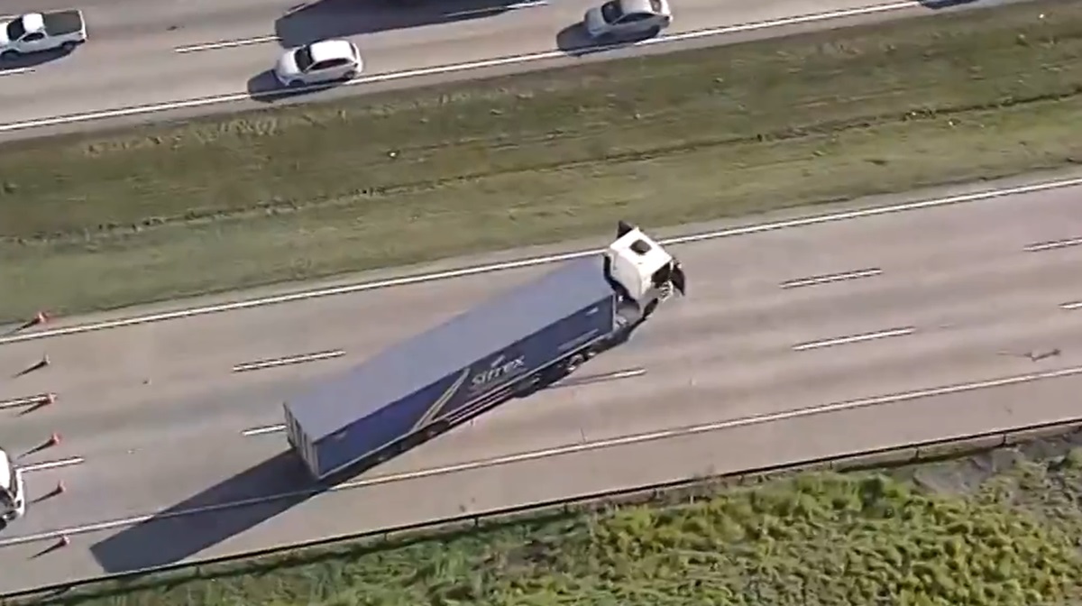 Bomba em caminhão que fechou rodoanel por 5 horas era falsa, diz PM. Imagem: Reprodução TV Globo Bomba em caminhão que fechou rodoanel por 5 horas era falsa, diz PM. Imagem: Reprodução TV Globo