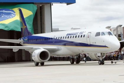 Embraer consegue R$ 1,09 bilhão do BNDES para produzir aviões. Imagem: Antonio Milena/Arquivo ABR