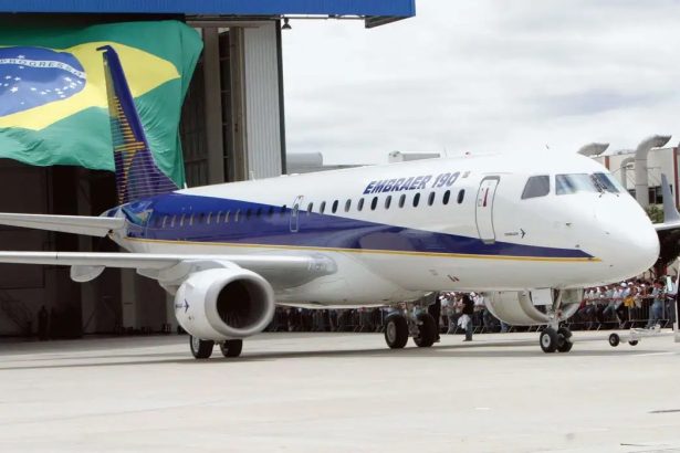 Embraer consegue R$ 1,09 bilhão do BNDES para produzir aviões. Imagem: Antonio Milena/Arquivo ABR