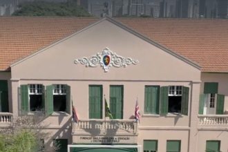 Escândalo! Escola tradicional expulsa alunos após vazamento de provas. Imagem: Reprodução