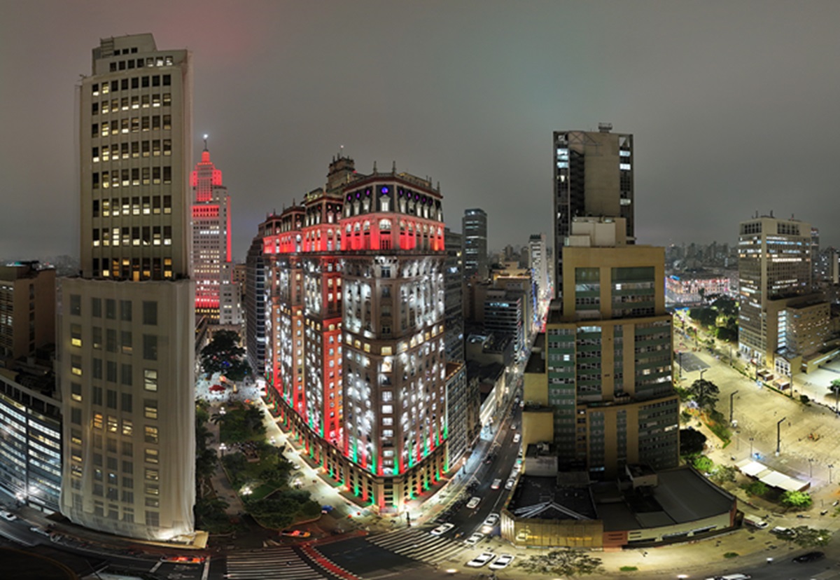 Edifício Martinelli, ícone de SP, recebe iluminação natalina pela 1ª vez. Imagem: JFDiorio/SECOM