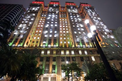 Edifício Martinelli, ícone de SP, recebe iluminação natalina pela 1ª vez. Imagem: JFDiorio/SECOM