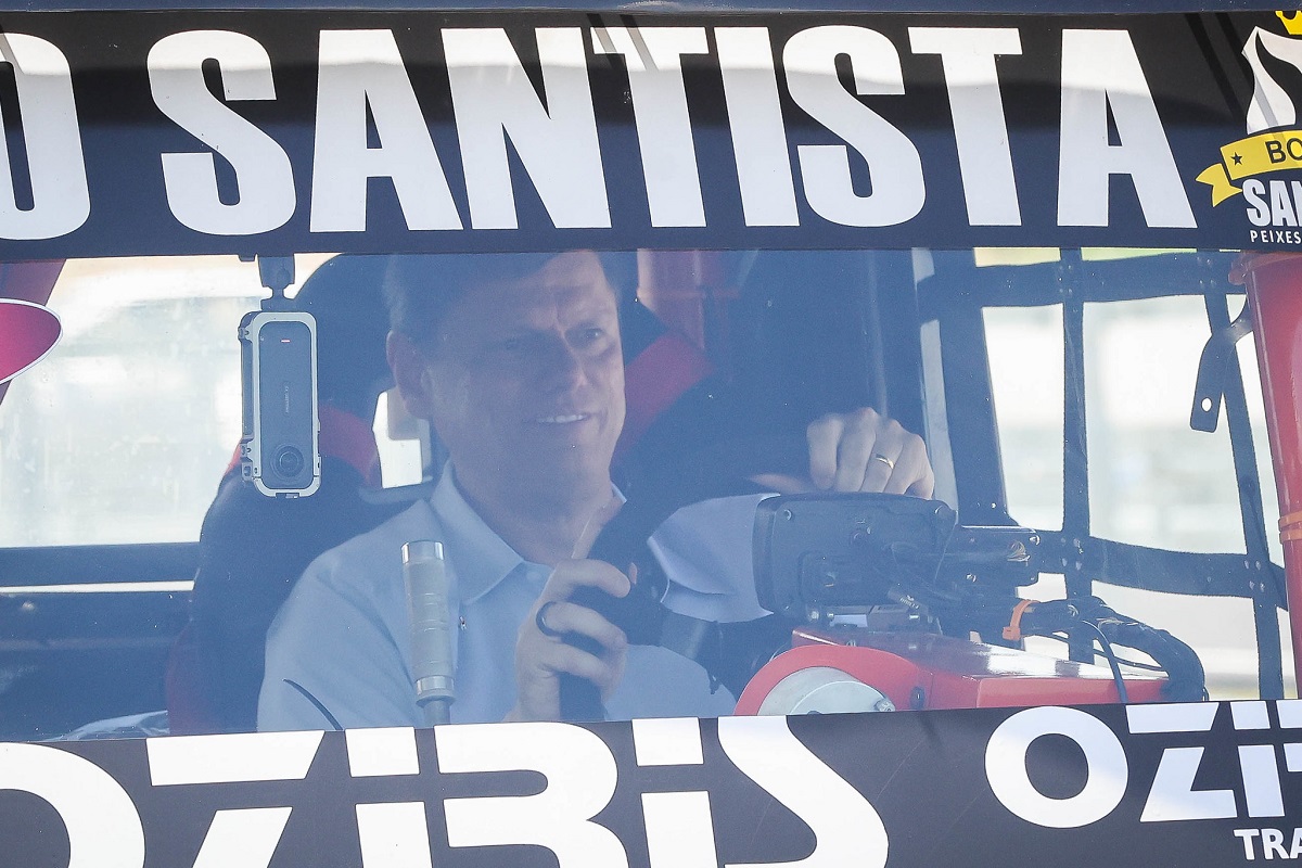 Tarcísio de Freitas 'cutuca' Fernanda Torres e comercial da Havaianas. Imagem: Pablo Jacob/Governo do Estado de SP