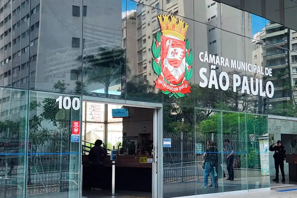 'Vale-peru' garante R$ 2.033 aos servidores da Câmara de SP. Imagem: Rede Câmara