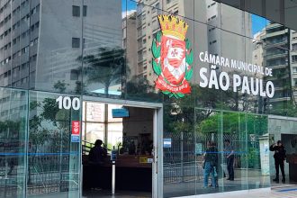 'Vale-peru' garante R$ 2.033 aos servidores da Câmara de SP. Imagem: Rede Câmara