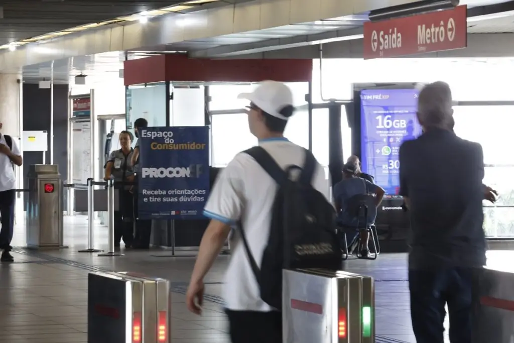 Metrô de São Paulo passa a permitir crédito e débito na catraca. Imagem: Rovena Rosa/Ag. Brasil