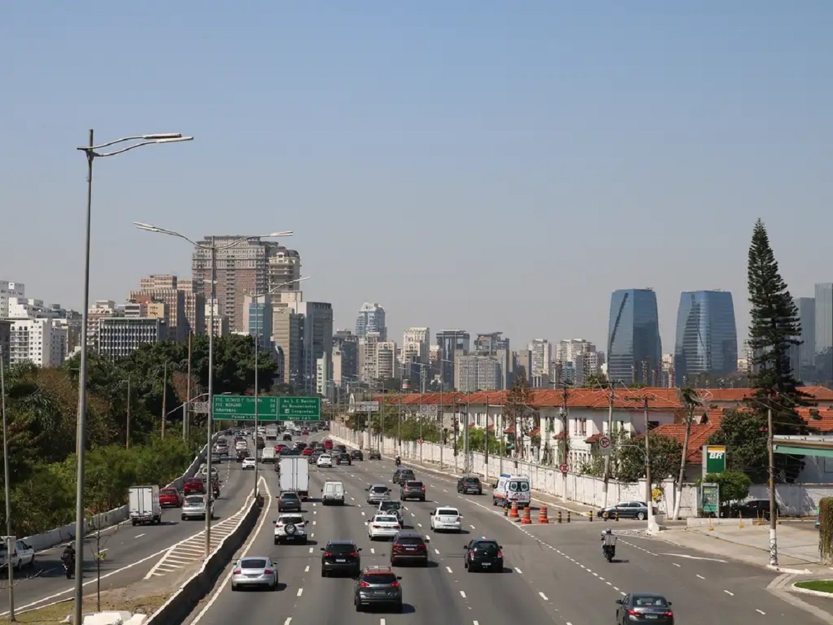 Rodízio em São Paulo é suspenso até o dia 9 de janeiro. Imagem: Rovena Rosa/Agência Brasil Rodízio em São Paulo é suspenso até o dia 9 de janeiro. Imagem: Rovena Rosa/Agência Brasil