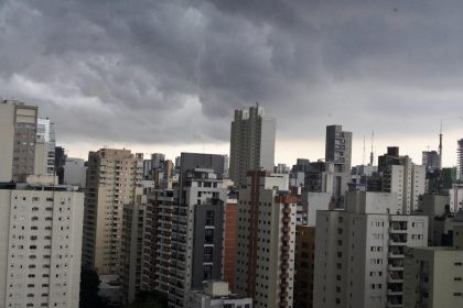 São Paulo ainda tem 26 mil imóveis sem luz após vendaval do dia 10. Imagem: Governo de SP