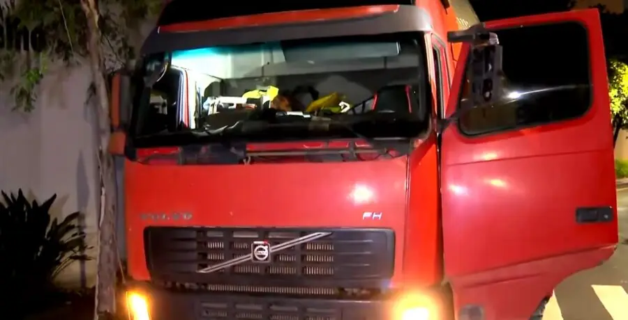 Caminhoneiro vive 9 horas de medo após sequestro em SP. Imagem: Reprodução TV Globo