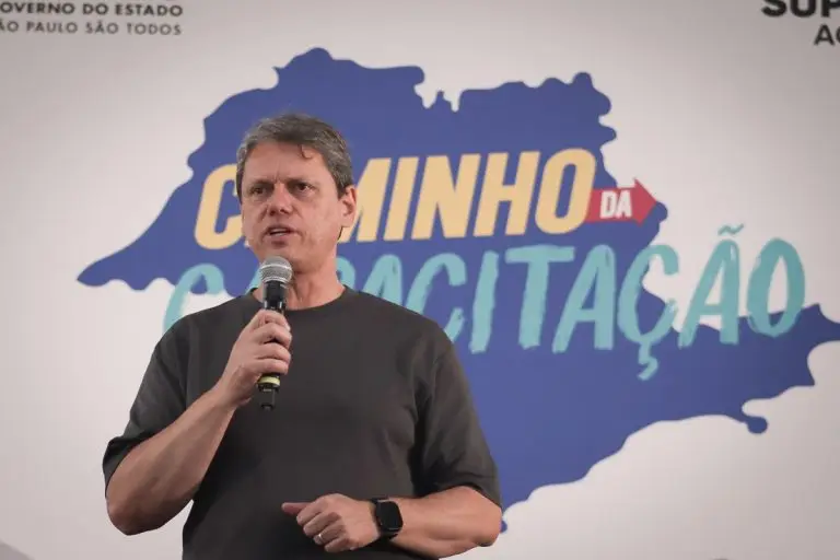 Tarcísio empata tecnicamente com Lula no 2º turno, diz Meio Ideia