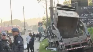 Acidente entre carro e caminhão tira a vida de 4 pessoas em SP. Imagem: Reprodução