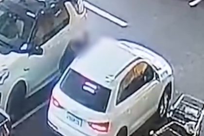 VÍDEO: Mulher de 51 anos é vítima de sequestro em supermercado. Imagem: Câmeras de Segurança/Reprodução