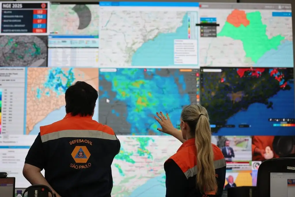 Defesa Civil fecha Antiga Tamoios e mantém alerta de chuva em SP. Imagem: Divulgação Governo de SP