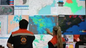 Defesa Civil fecha Antiga Tamoios e mantém alerta de chuva em SP. Imagem: Divulgação Governo de SP