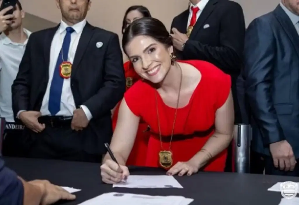 Raphaela Natali: delegada se forma é alvo de ofensa misógina na web. Imagem: Arquivo pessoal