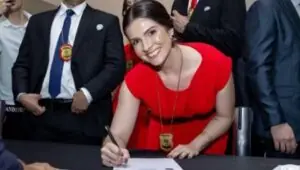 Raphaela Natali: delegada se forma é alvo de ofensa misógina na web. Imagem: Arquivo pessoal
