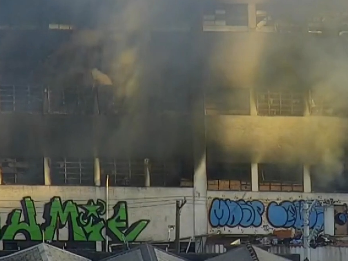 Incêndio na Zona Leste mata homem de 35 anos e bebê de 2 meses. Imagem: Reprodução Incêndio na Zona Leste mata homem de 35 anos e bebê de 2 meses. Imagem: Reprodução