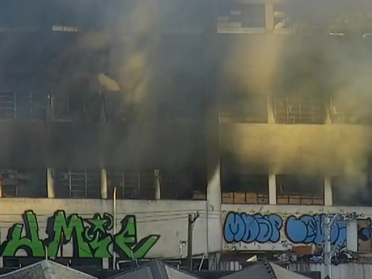 Incêndio na Zona Leste mata homem de 35 anos e bebê de 2 meses. Imagem: Reprodução Incêndio na Zona Leste mata homem de 35 anos e bebê de 2 meses. Imagem: Reprodução