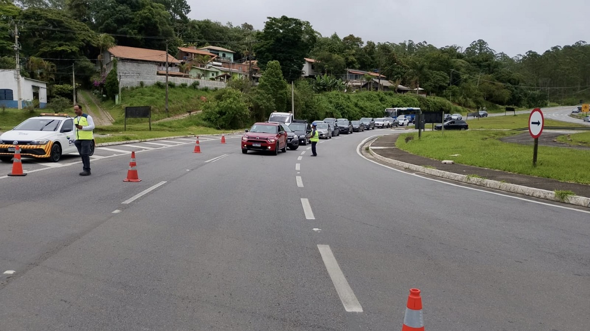 Serra Mogi-Bertioga fica interditada após chuvas neste domingo (4). Imagem: Governo de SP