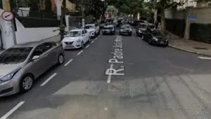 Quadrilha assalta padaria nos Jardins e foge após confronto com policial. Imagem: Street View