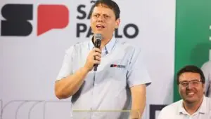 'O meu candidato é o Bolsonaro ou quem ele indicar', diz Tarcísio. Imagem: Paulo Guereta / Governo de SP