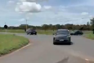 Tarcísio, enfim, visita Bolsonaro na Papudinha nesta quinta (29). Imagem: Reprodução