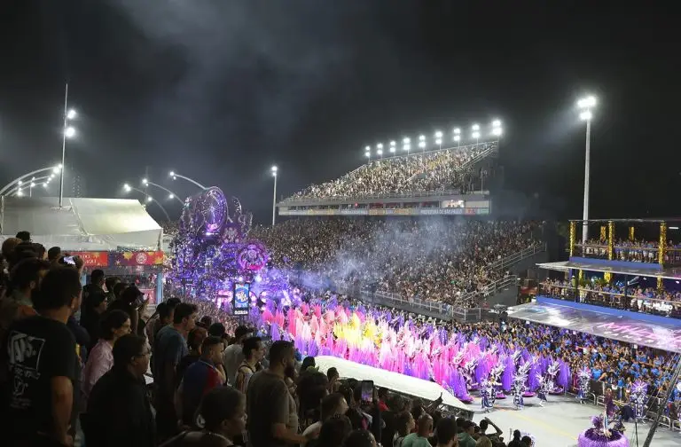 Megablocos terão mudanças no Carnaval, diz Nunes em camarote