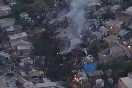 Incêndio na Brasilândia destroi 40 barracos e deixa dois feridos. Imagem: Reprodução TV Globo
