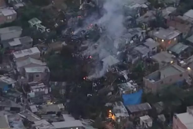 Incêndio na Brasilândia destroi 40 barracos e deixa dois feridos. Imagem: Reprodução TV Globo
