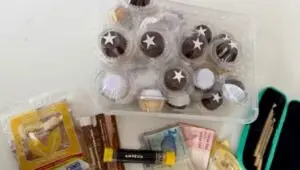 Tráfico: duas mulheres são presas com 'brisadeiros' no pós-carnaval. Imagem: Polícia Militar/Divulgação