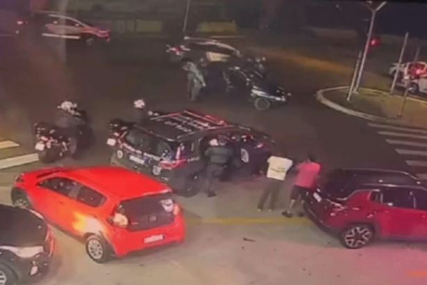 Briga de trânsito termina com jovem de 20 anos baleado em SP. Imagem: Reprodução