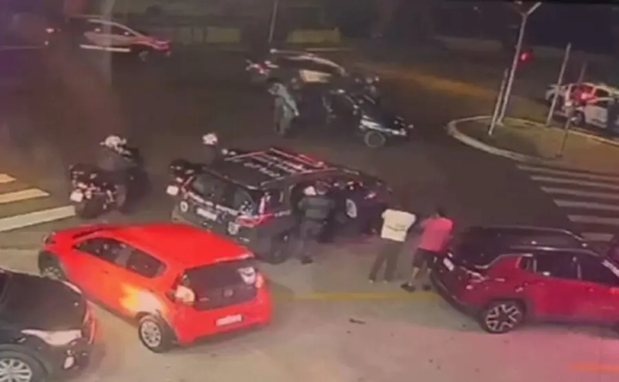 Briga de trânsito termina com jovem de 20 anos baleado em SP. Imagem: Reprodução