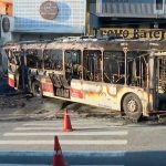 Ônibus voltam a ser atacados em SP e assustam moradores da zona sul. Imagem: Reprodução TV Globo - diariosp.com.br Ônibus voltam a ser atacados em SP e assustam moradores da zona sul. Imagem: Reprodução TV Globo