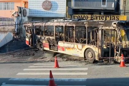 Ônibus voltam a ser atacados em SP e assustam moradores da zona sul. Imagem: Reprodução TV Globo