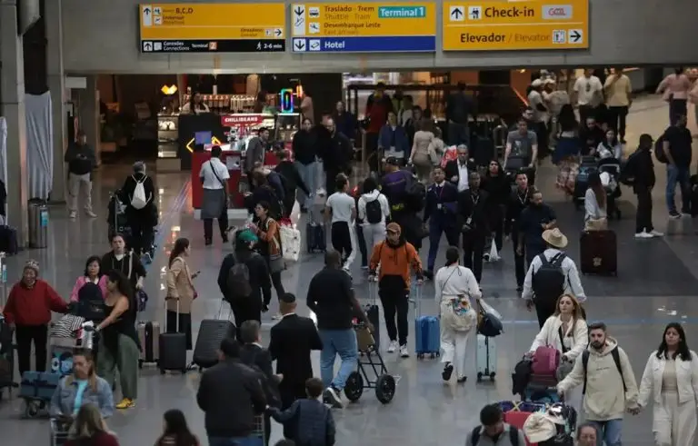Aeroporto de Guarulhos cancela ao menos 14 voos por greve na Argentina