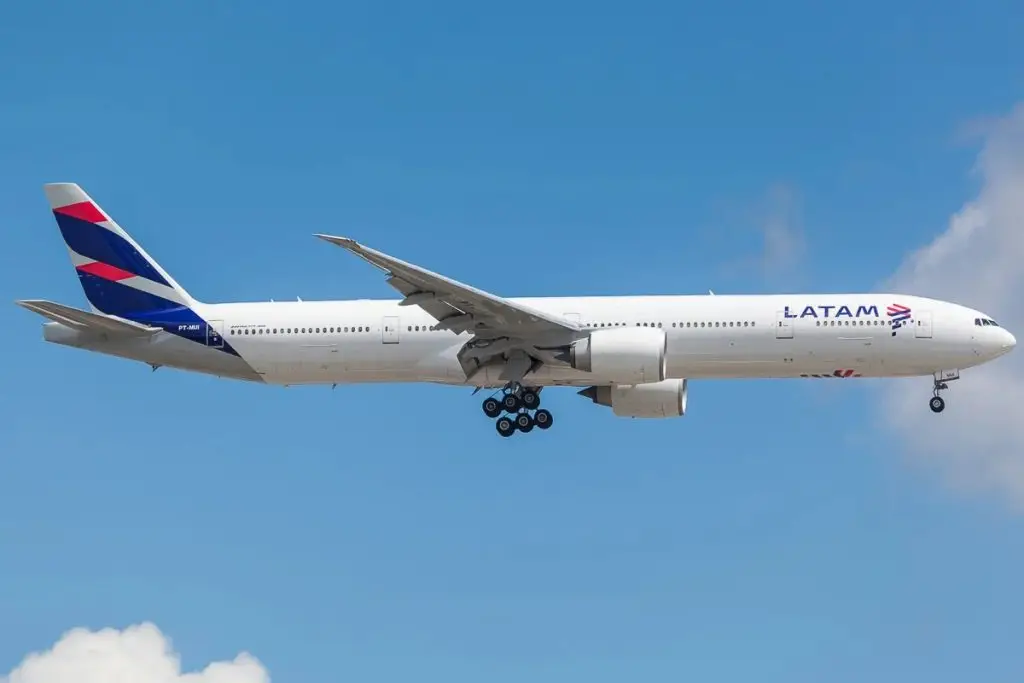 Avião da Latam interrompe decolagem e assusta passageiros. Imagem: Divulgação Latam