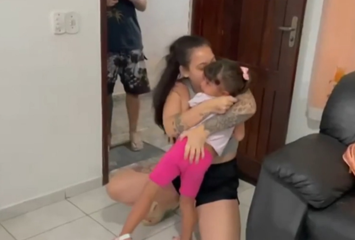 'Eu só peço justiça', diz Letícia, uma das vítimas da piscina contaminada. Imagem: Reprodução 'Eu só peço justiça', diz Letícia, uma das vítimas da piscina contaminada. Imagem: Reprodução