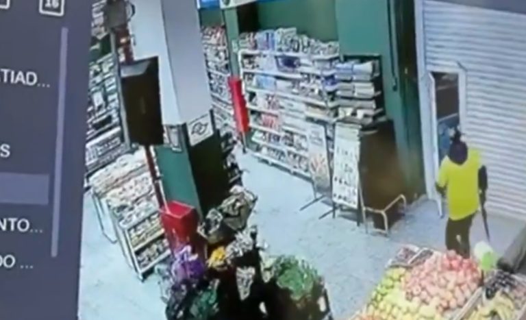 Supermercado em SP é alvo de ladrões e 8 viram reféns. Imagem: Reprodução