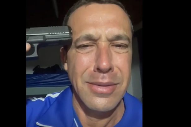 Tenente-Coronel Neto, marido de Gisele, fez vídeo com arma na cabeça. Imagem: Reprodução