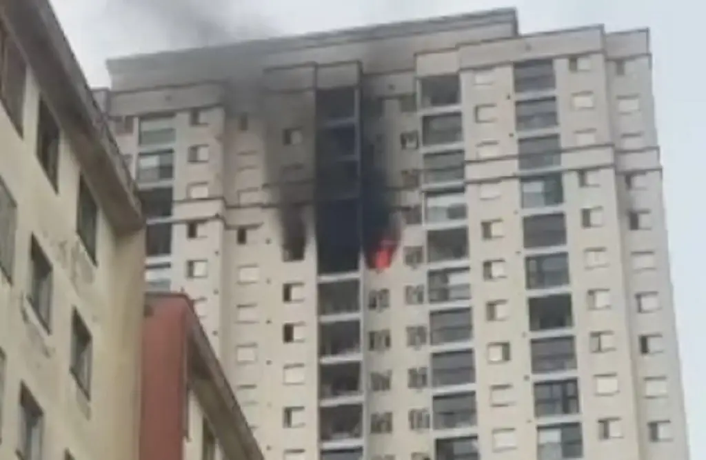 Incêndio destrói apartamento e morador tem 90% do corpo queimado. Imagem: Reprodução