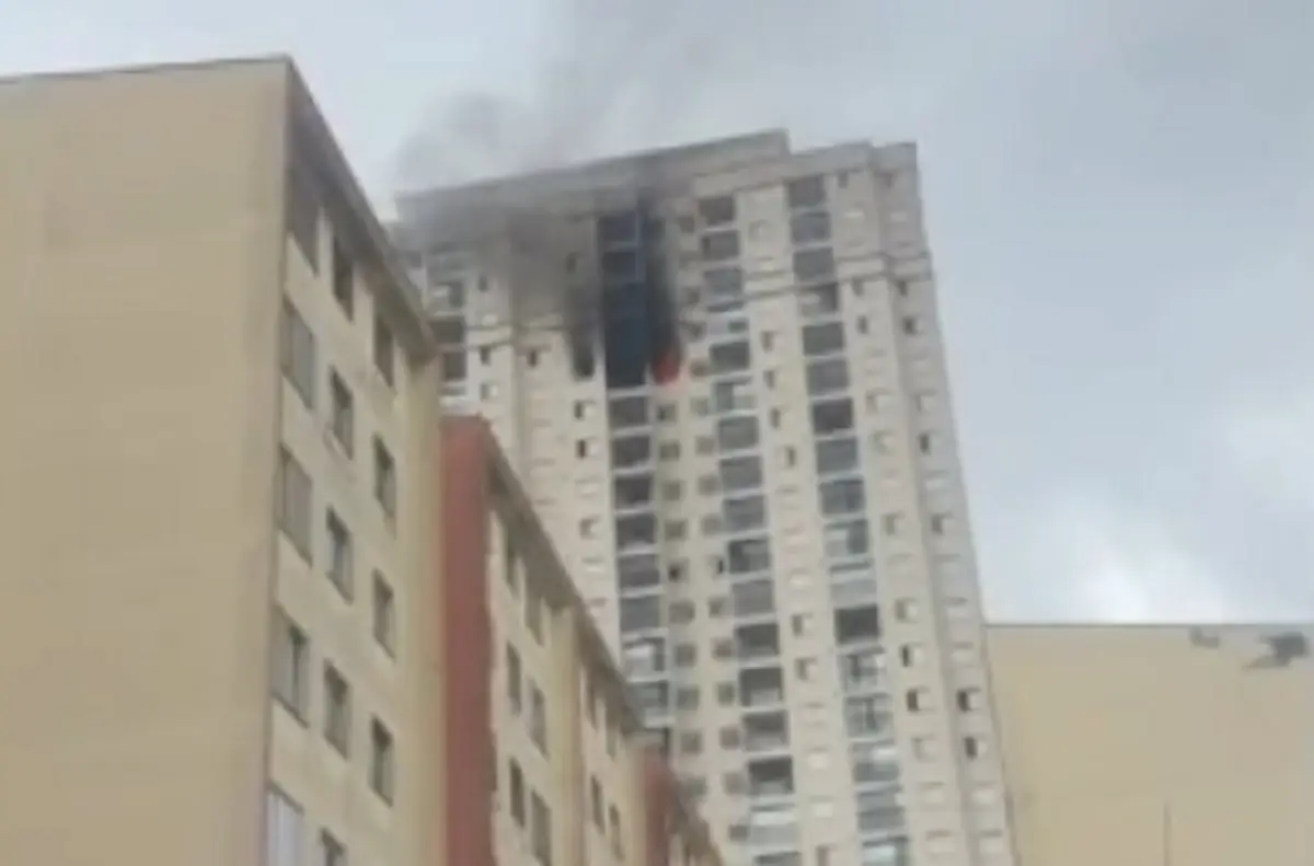 Incêndio destrói apartamento e morador tem 90% do corpo queimado. Imagem: Reprodução Incêndio destrói apartamento e morador tem 90% do corpo queimado. Imagem: Reprodução