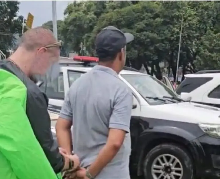 Carnaval em SP tem três presos por policiais fantasiados de ET