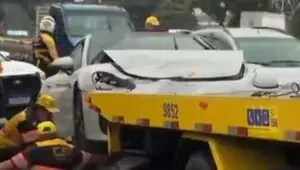 Porsche atinge CrossFox na Marginal Tietê e motorista foge. Imagem: Reprodução TV Globo