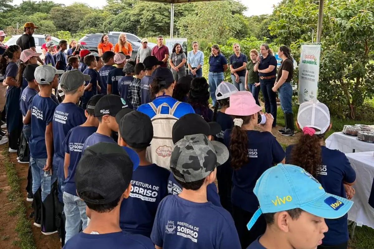 Alunos de Sorriso visitam nascente do Rio Tenente Lira em ação pelo Dia Mundial da Água. Imagem: Divulgação