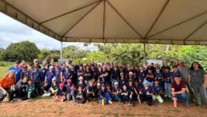 Alunos de Sorriso visitam nascente do Rio Tenente Lira em ação pelo Dia Mundial da Água. Imagem: Divulgação