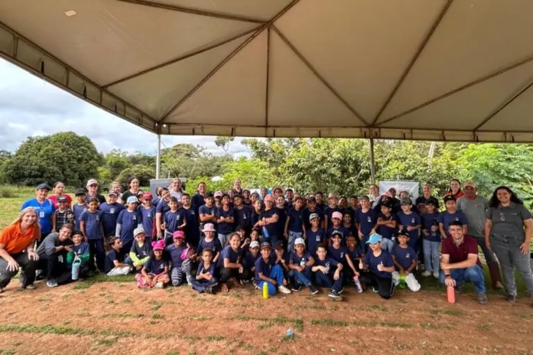 Alunos de Sorriso visitam nascente do Rio Tenente Lira em ação pelo Dia Mundial da Água