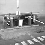 Motorista agride segurança após cancela de estacionamento demorar a abrir. Imagem: Reprodução