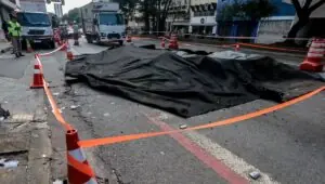Rua da Consolação está interdidata após explosão à noite. Imagem: Paulo Pinto/Agência Brasil